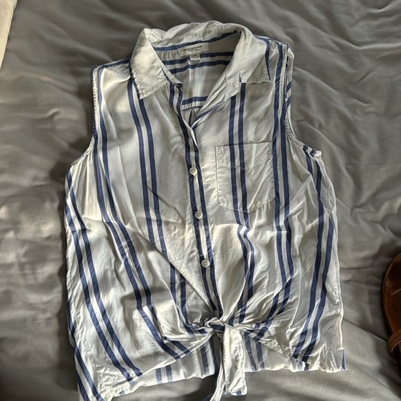 Beach lunch lounge collection, sleeveless button down top - Picture 3 of 3